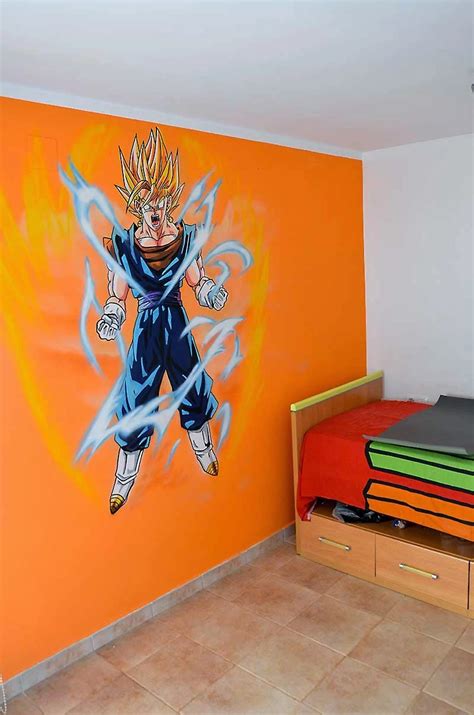 Mural de Goku Super Saiyajin en una pared