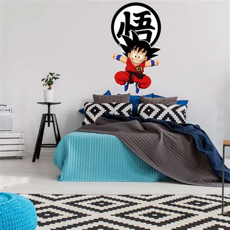 Pared de acento con vinilos de Dragon Ball