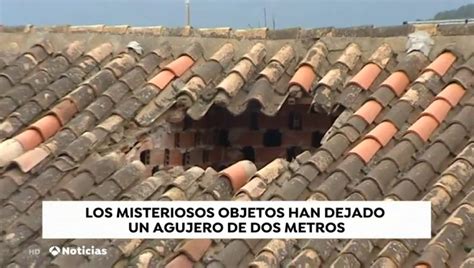 Objetos misteriosos cayendo del cielo