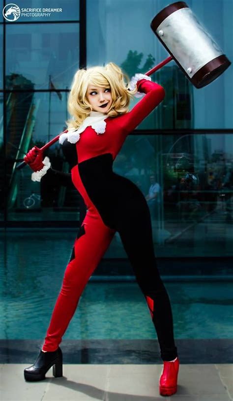 Harley Quinn en pose desafiante