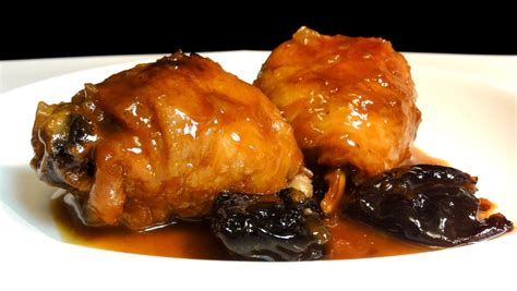 Pollo asado con ciruelas y patatas