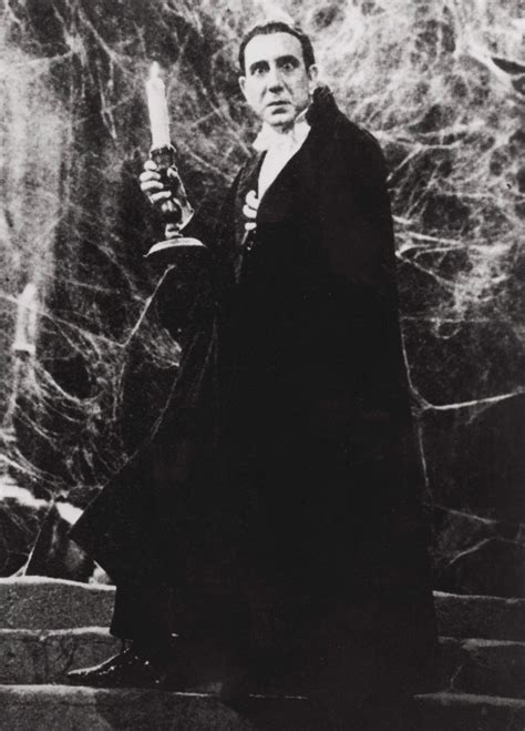 Comparativa de Bela Lugosi como Drácula y Carlos Villarías en la versión española.