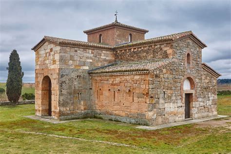 Restos de una iglesia hispano-visigoda