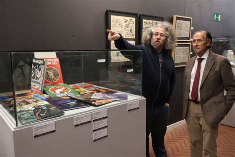 Andrés Ormaechea coleccionando cómics