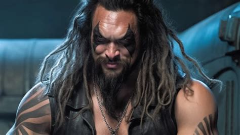 Jason Momoa como Lobo