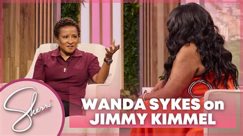 Wanda Sykes actuando en un show de stand-up