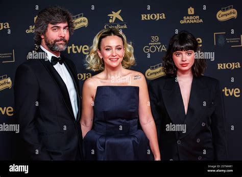 Rigoberta Bandini dedicando un Goya a Esteban Navarro