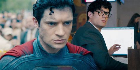 Clark Kent llegando a Metrópolis