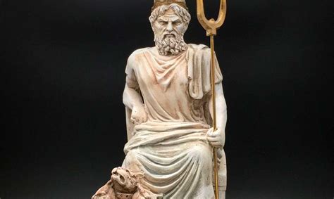 Representación clásica de Hades con toga griega