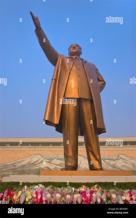 Ilustración del cómic que muestra la estatua de Kim Il-sung en Pionyang