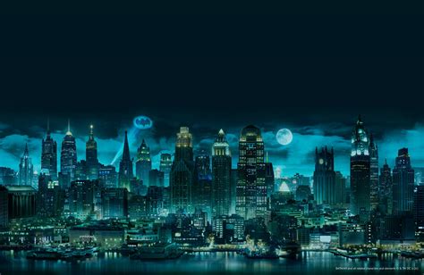 Ilustración de Gotham City al estilo de Marshall Rogers, con rascacielos y arquitectura clásica.