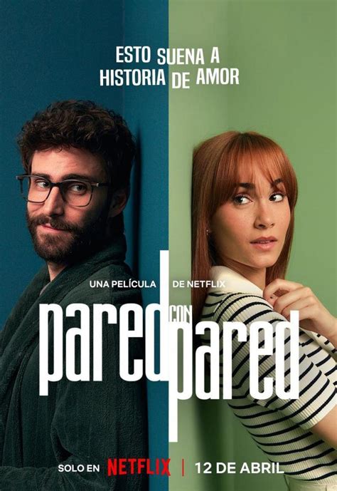 Pareja compartiendo miradas a través de una pared