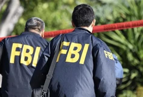 Agentes del FBI transportando a Wilson Fisk