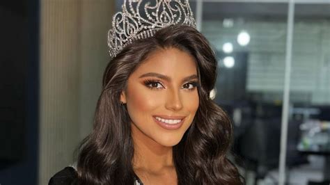 retrato de Laura Gallego