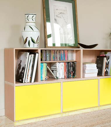 Estantería BrickBox configurada como mueble bajo con cómics