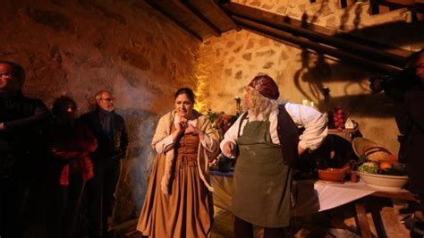 Representación teatral en un pueblo español