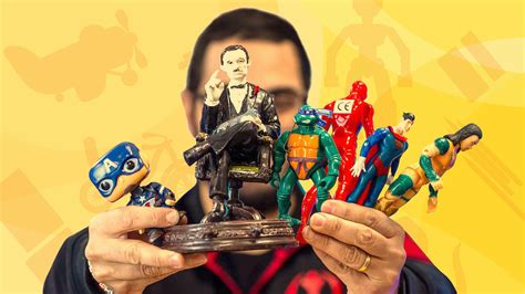 Ejemplos de cómics y figuras de acción disponibles en tiendas especializadas