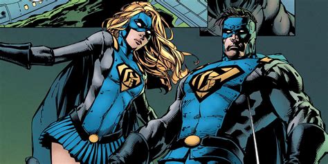 Gotham y Gotham Girl enfrentándose a una amenaza