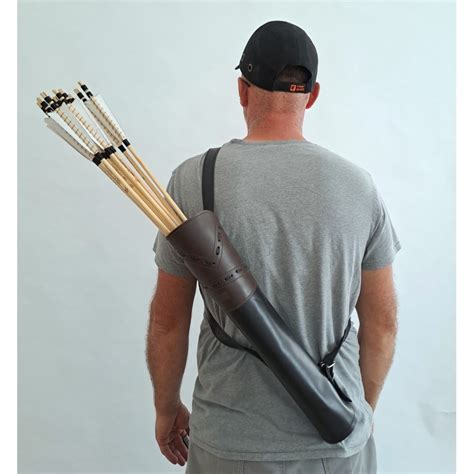 Carcaj con flechas decorativas