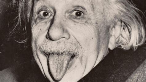 La icónica foto de Einstein sacando la lengua