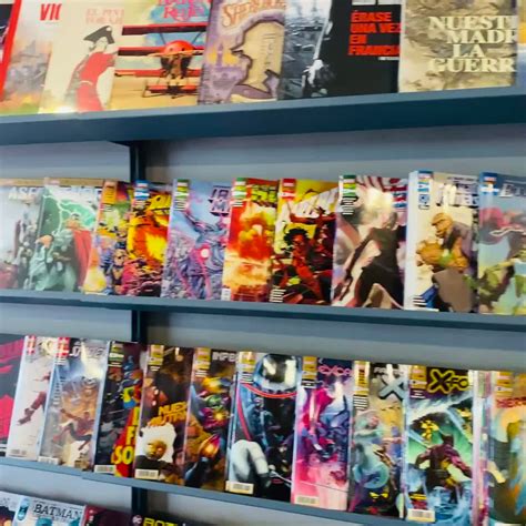 Estanterías repletas de cómics en Futurama