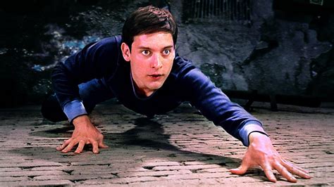 Peter Parker joven descubriendo sus poderes