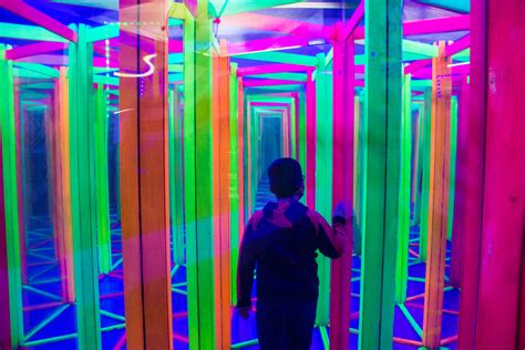 Batman enfrentándose al Joker en la Casa de los Espejos