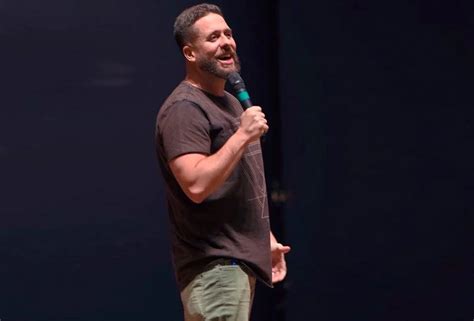 Ilustración de diferentes estilos de comediantes de stand-up