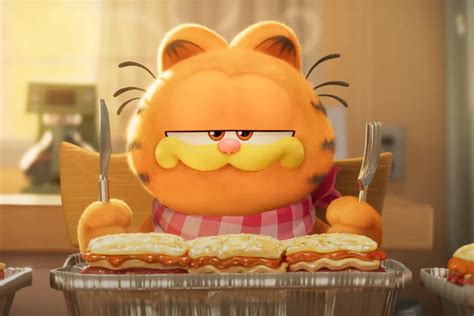 Garfield comiendo lasaña