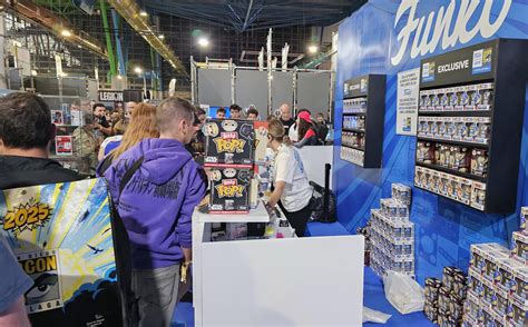 Cola para figuras Funko en Comic-Con Málaga