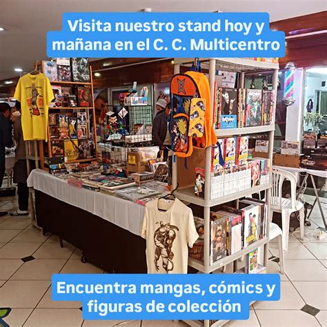 Exposición de cómics y figuras de colección en un evento