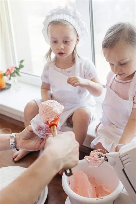Cocina de infancia con padres