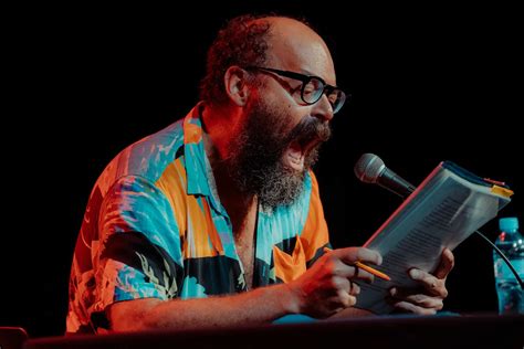 Ignatius Farray actuando