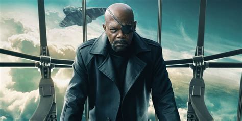 Nick Fury explicando el plan a los héroes