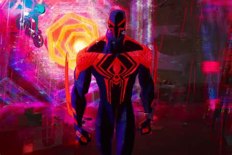 Spider-Man 2099 en un entorno futurista