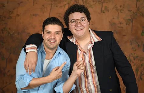 Facu Díaz en un escenario con Miguel Maldonado