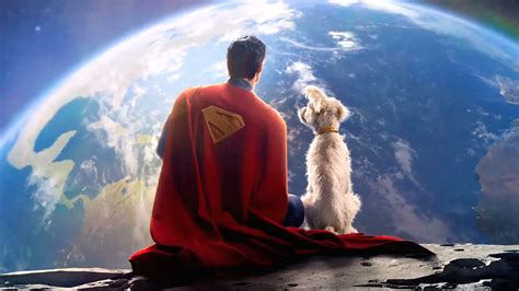 Superman en vuelo con la Tierra de fondo