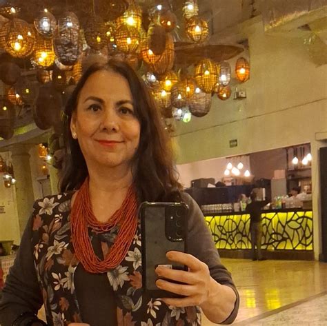 Mural de cómics en una calle de ciudad