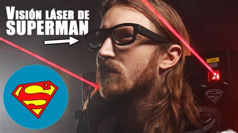 Ryan usando sus poderes de visión láser