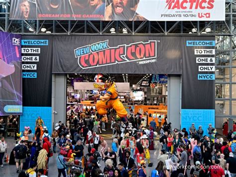 Ilustración de New York Comic Con con personajes de cómic y superhéroes