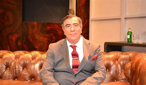 Agustín Jiménez en un escenario de comedia