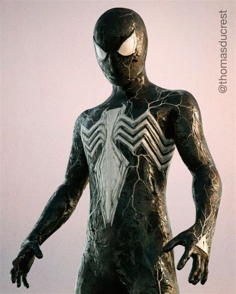 Spider-Man con el traje negro
