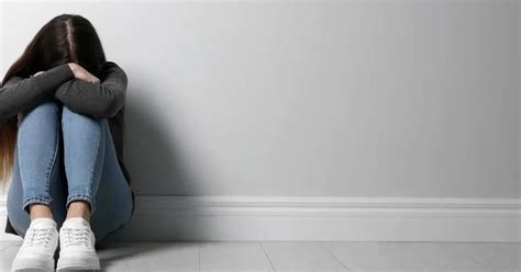 Jóvenes autolesionándose