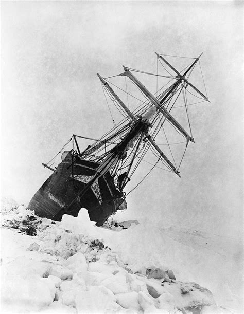 El barco Endurance atrapado en el hielo