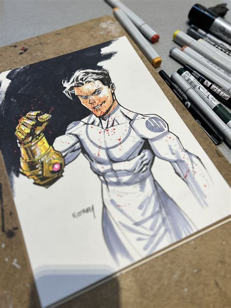 Ryan Ottley dibujando una escena de acción intensa