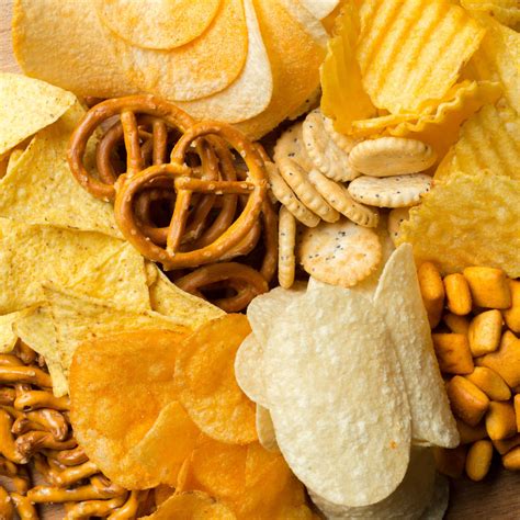 Variedad de snacks y bebidas japonesas