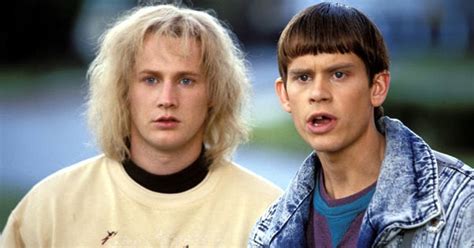 Lloyd y Harry en su extravagante viaje