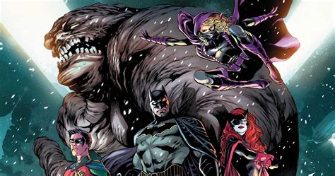 Batman formando un equipo con Batwoman, Red Robin, Spoiler, Huérfana y Clayface