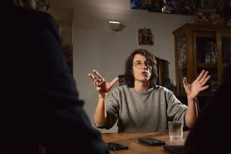 Detalle del estilo de dibujo de Bastien Vivès, mostrando expresividad sin ojos