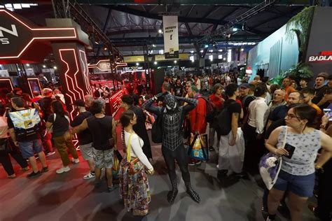 Asistentes disfrazados en la inauguración de Comic-Con Málaga
